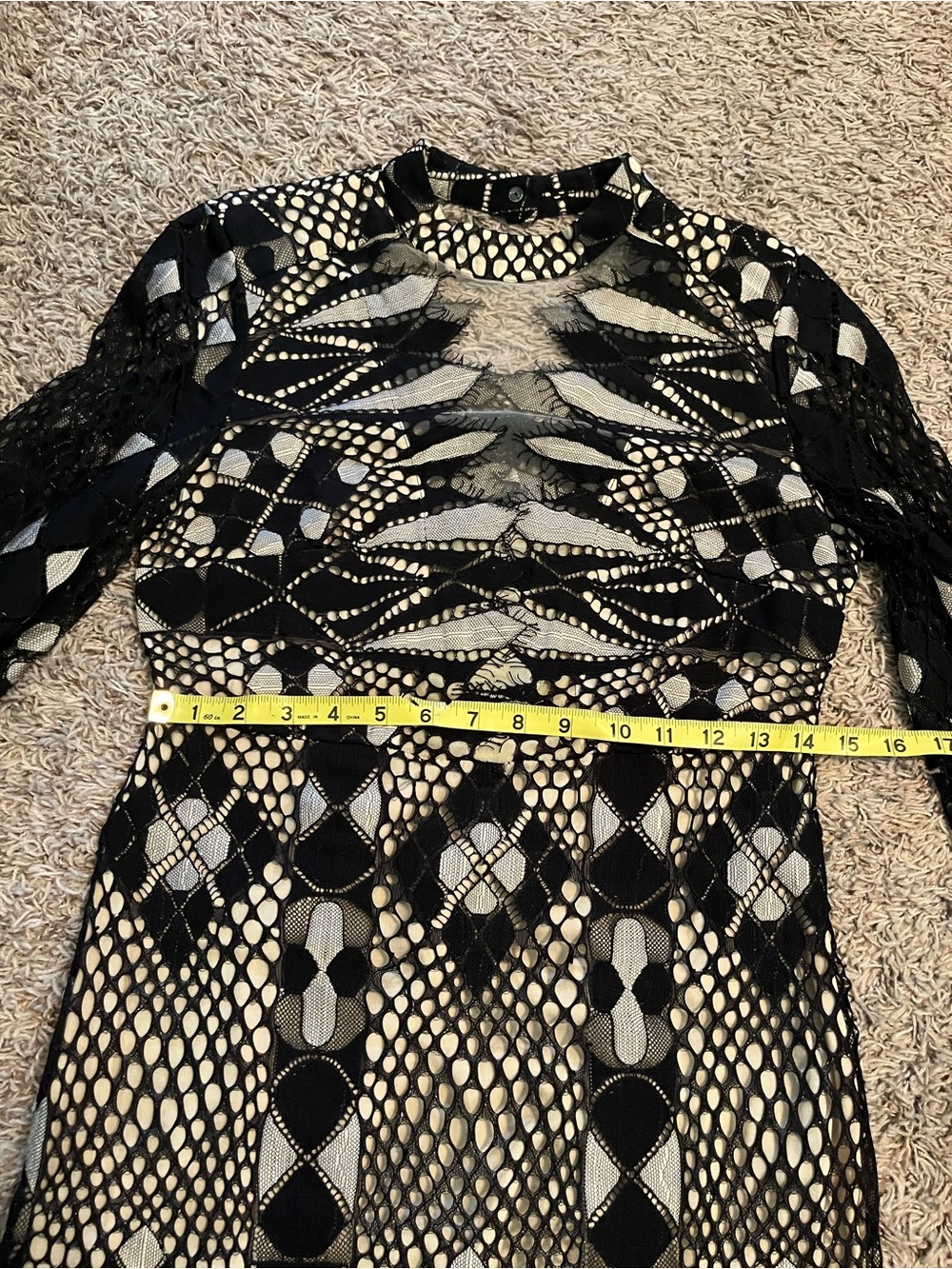 Free People Deco Lace Mini Dress in Black Sz 6 Rare Like New Witchy Bell Sleeve - Picture 15 of 16